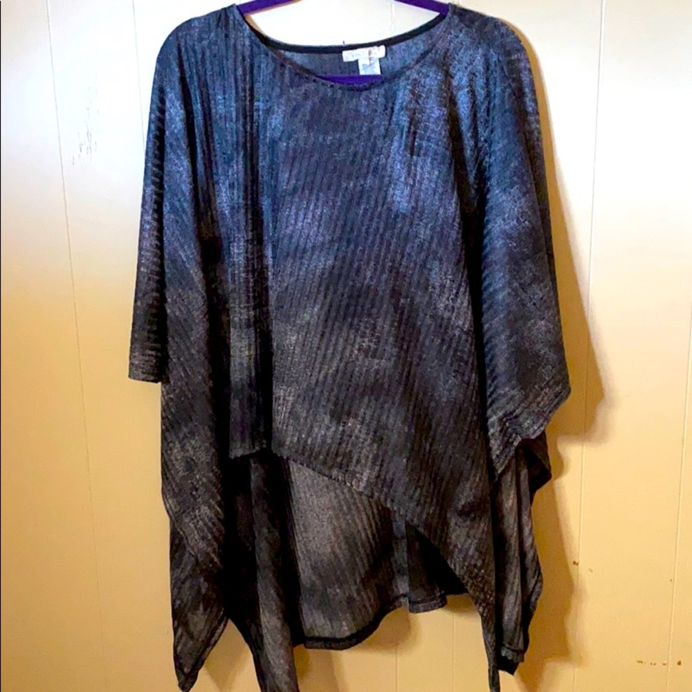 Black and silver short sleeve from Vestique